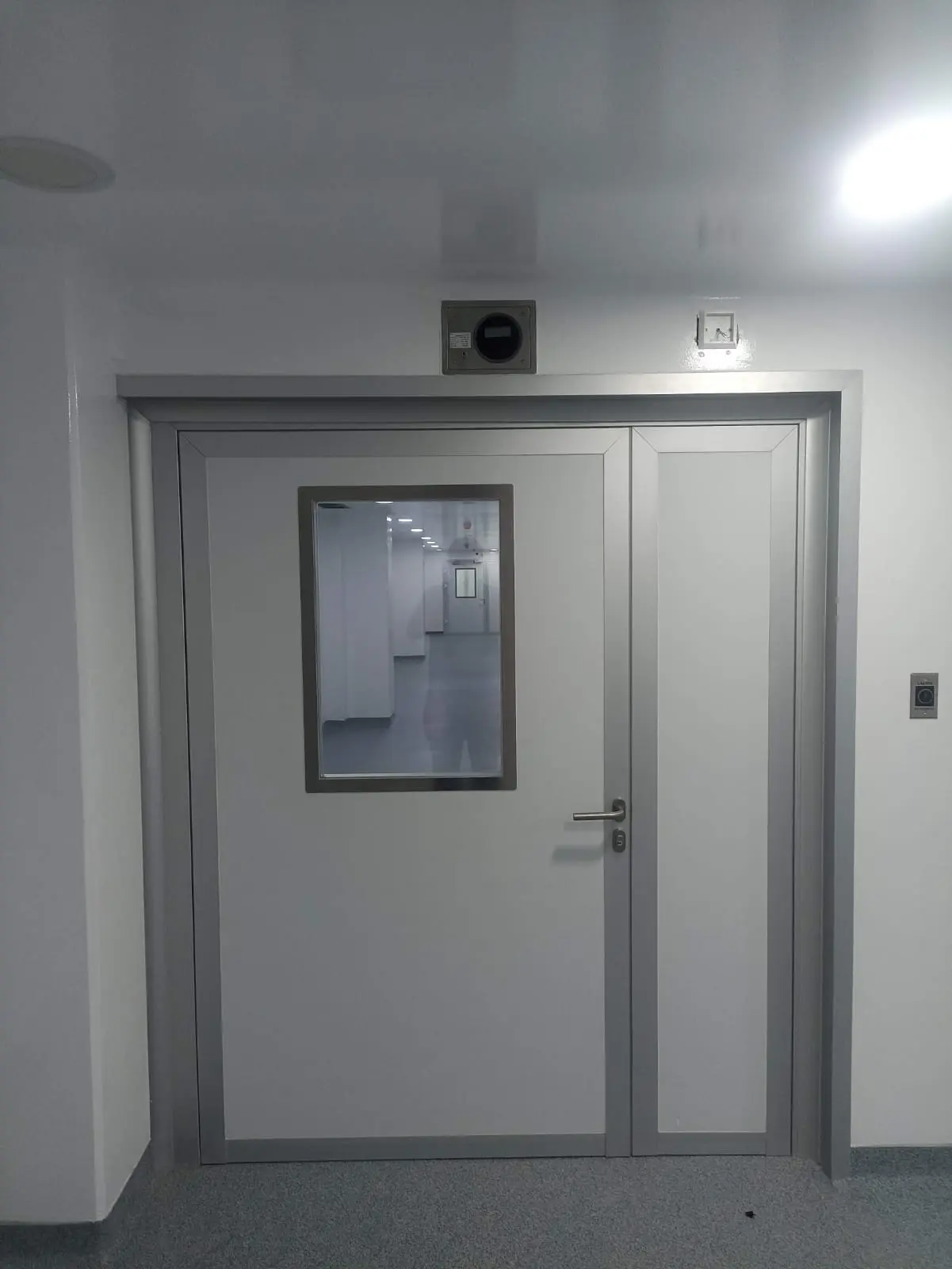 Puerta de hospital - vista 3
